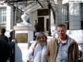 London – Oksana Kuzmenko and her husband Anatoliy from Cherkassy take a break from their holiday in England to vote for presidential candidate Viktor Yushchenko. (STORY)